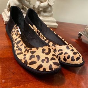NEW Carlos Santana Real Fur Flats Size 10